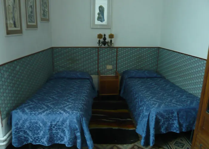 Rinascente Hotel *