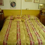 Rinascente Hotel *